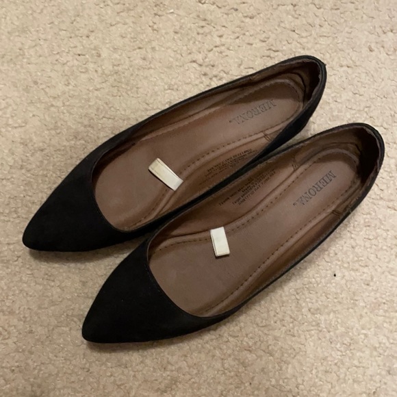 Black pointy flats - Picture 1 of 3